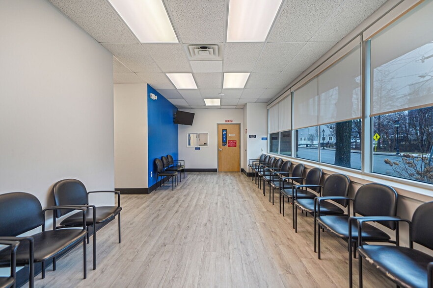 More Photos Of 180 E Main St, Bay Shore Medical For Sale