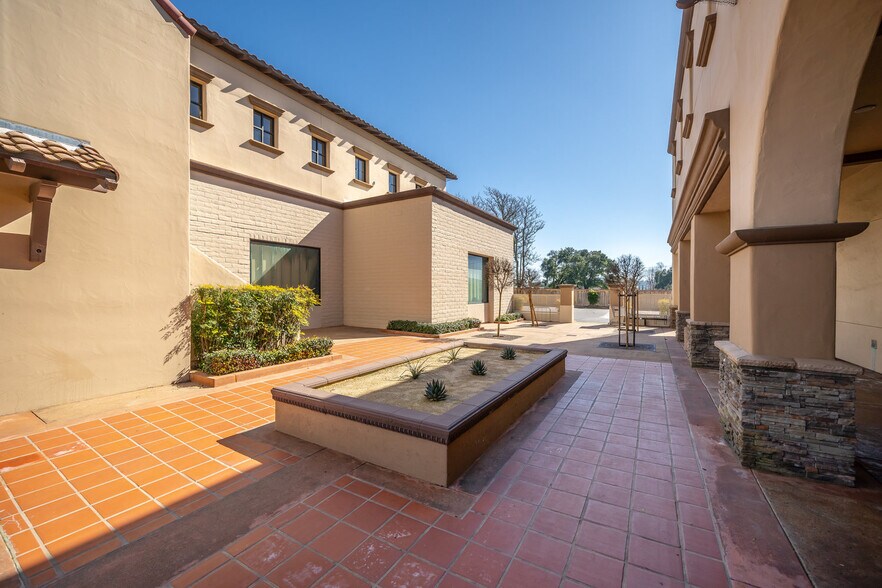 More Photos Of 2040-2300 El Camino Real, Atascadero Unknown For Lease