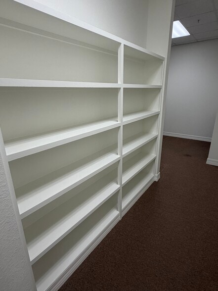 More Photos Of 1062 Bloomingdale Ave, Valrico Office For Sale