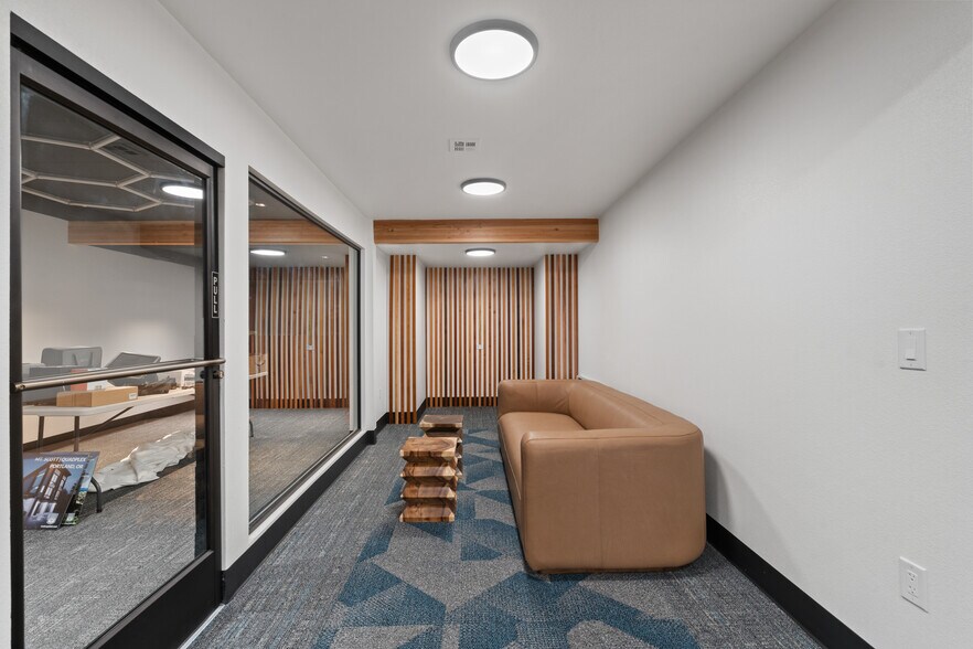 More Photos Of 222 NE Everett St, Camas Storefront Retail Office For Lease