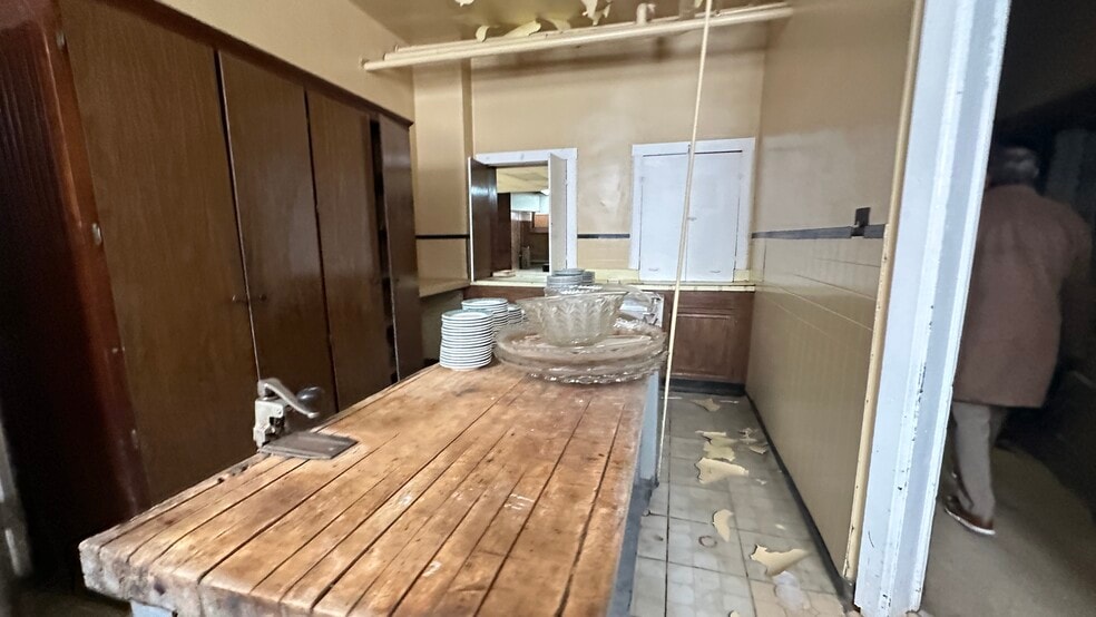 More Photos Of 4101 Helen St, Detroit Religious Facility For Sale