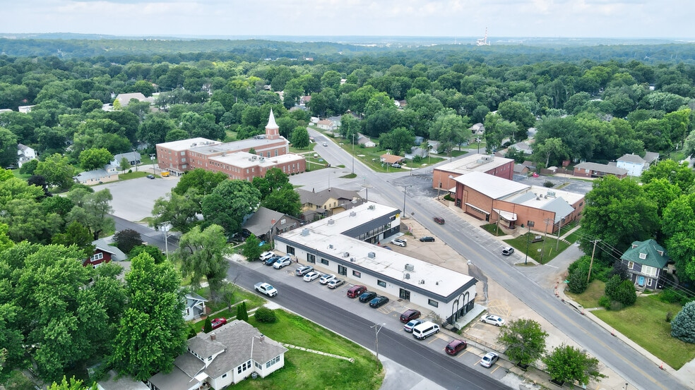 More Photos Of 10605-10715 E Winner Rd, Independence Storefront Retail Office For Lease