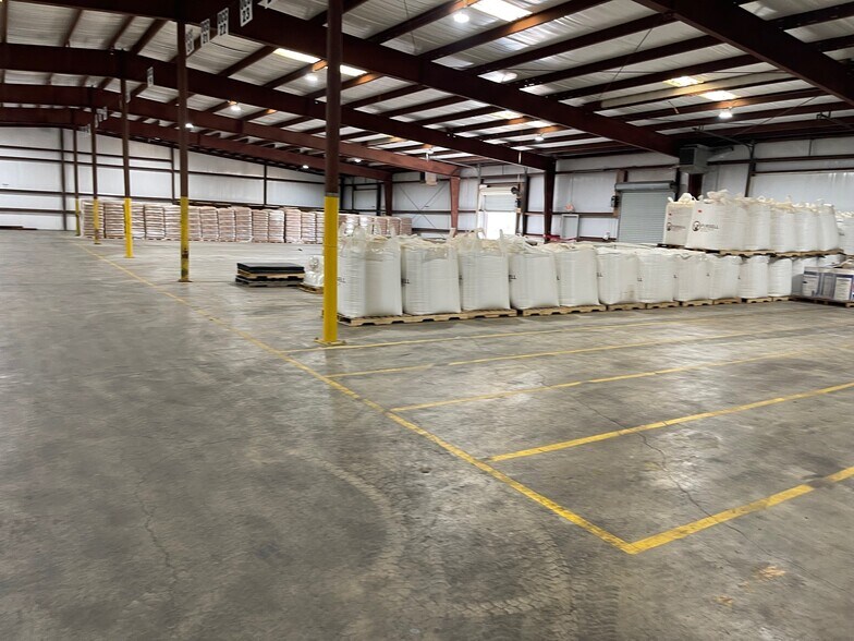More Photos Of 1824 FM-523, Freeport Manufacturing For Lease