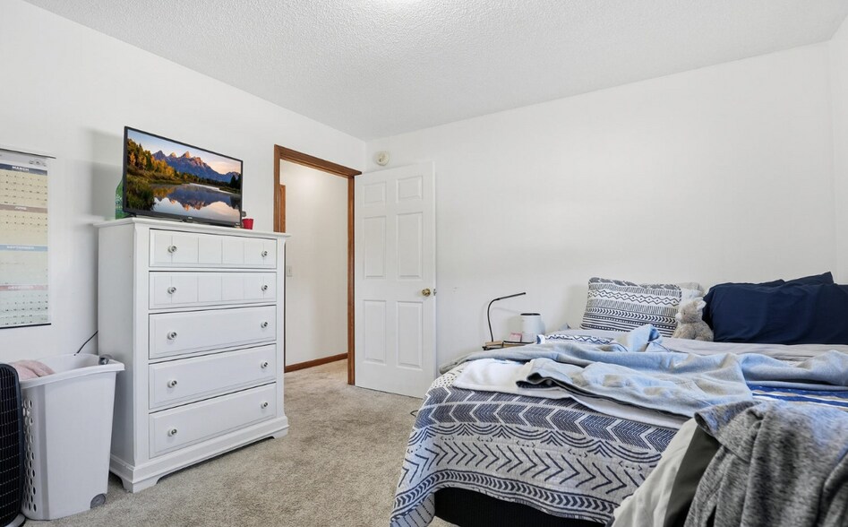 More Photos Of 528 W Main St, Wise Storefront For Sale