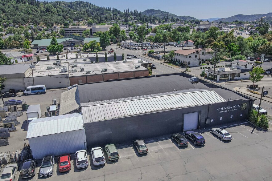 More Photos Of 403 NE Winchester St, Roseburg Freestanding For Sale