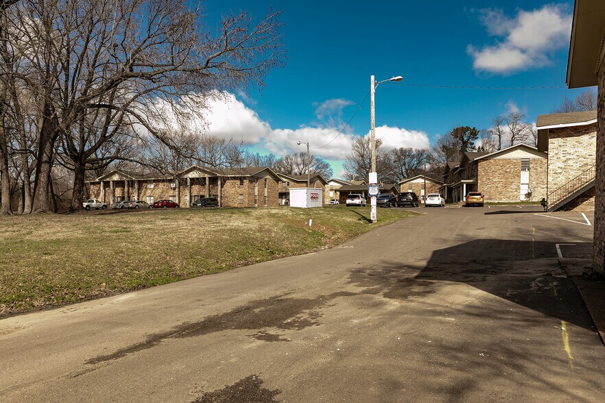 More Photos Of 3081 St. Charles Dr, Memphis Apartments For Sale