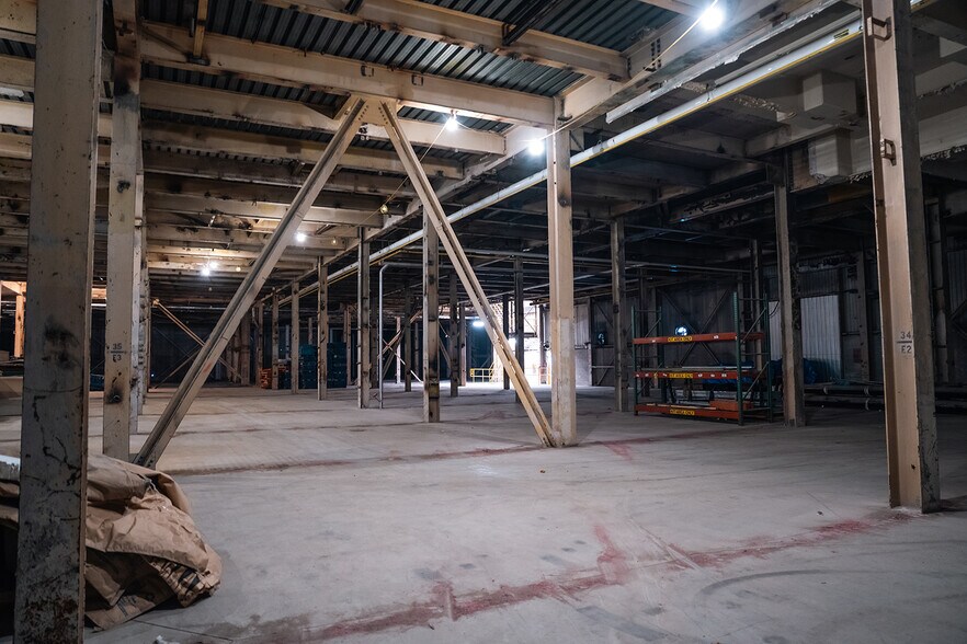 More Photos Of 3363 Davis Rd., Thorold Warehouse For Lease