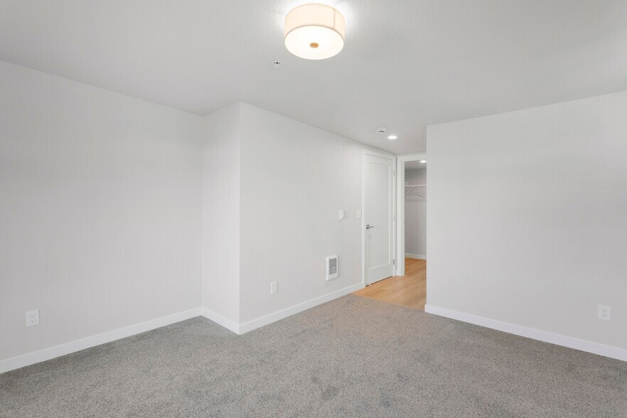 More Photos Of 287 NE 3rd St, Gresham Apartments For Sale