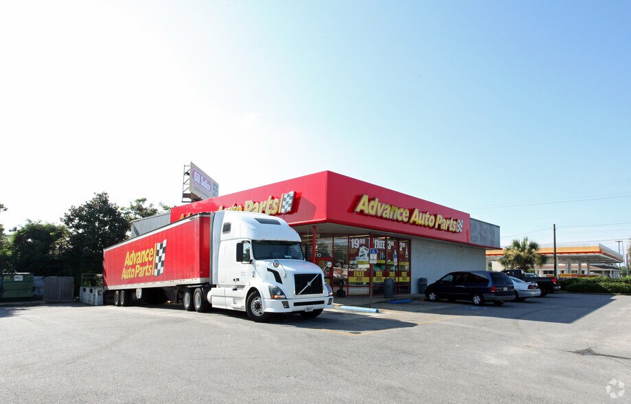 More Photos Of 810 N Pace Blvd, Pensacola Freestanding For Sale