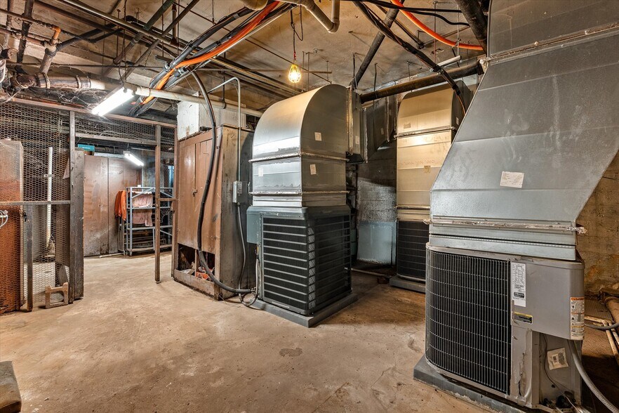 More Photos Of 610 Marshall St, Shreveport Office For Sale