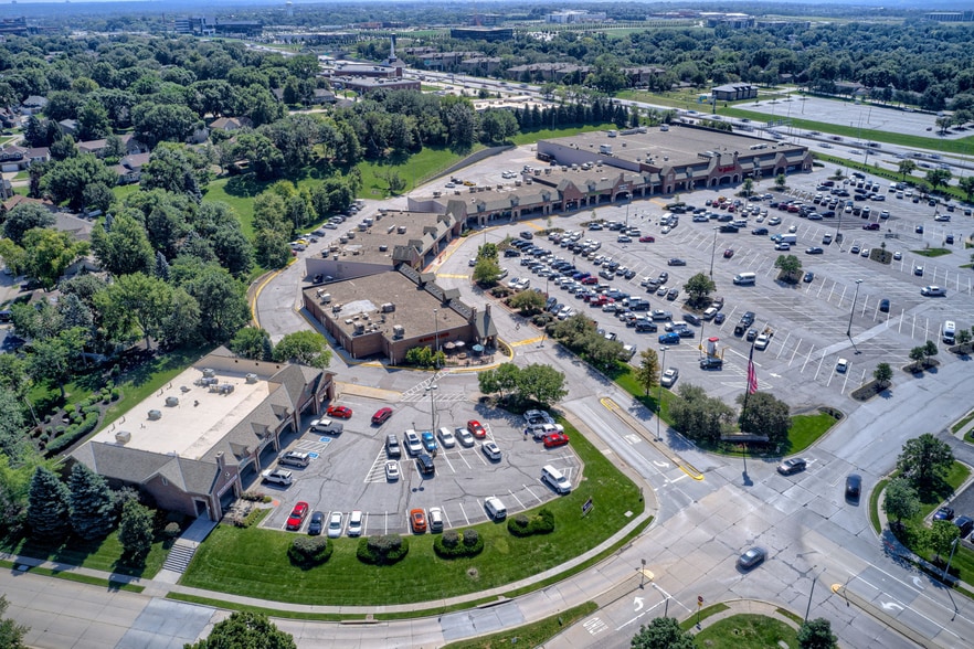 More Photos Of 531 N 155th Plz, Omaha General Retail For Lease