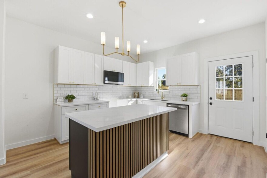 More Photos Of 7958 Henson st, Houston Apartments For Sale