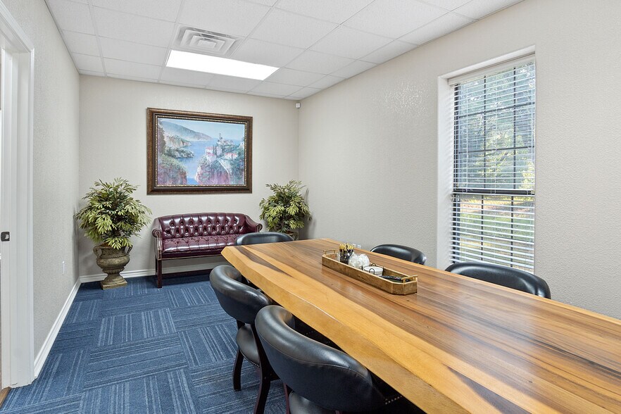 More Photos Of 6724 Paluxy Dr, Tyler Office For Lease
