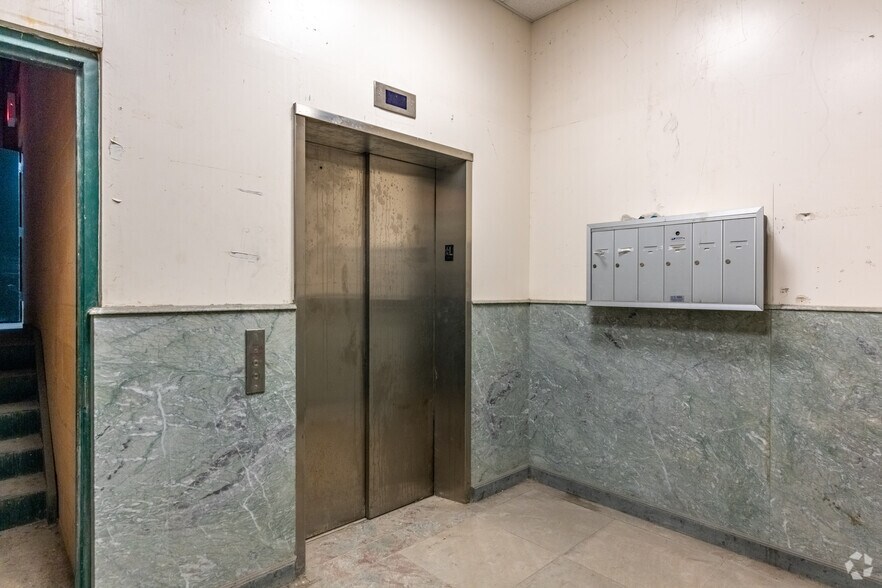 More Photos Of 37-31 10th St, Long Island City Light Distribution For Sale