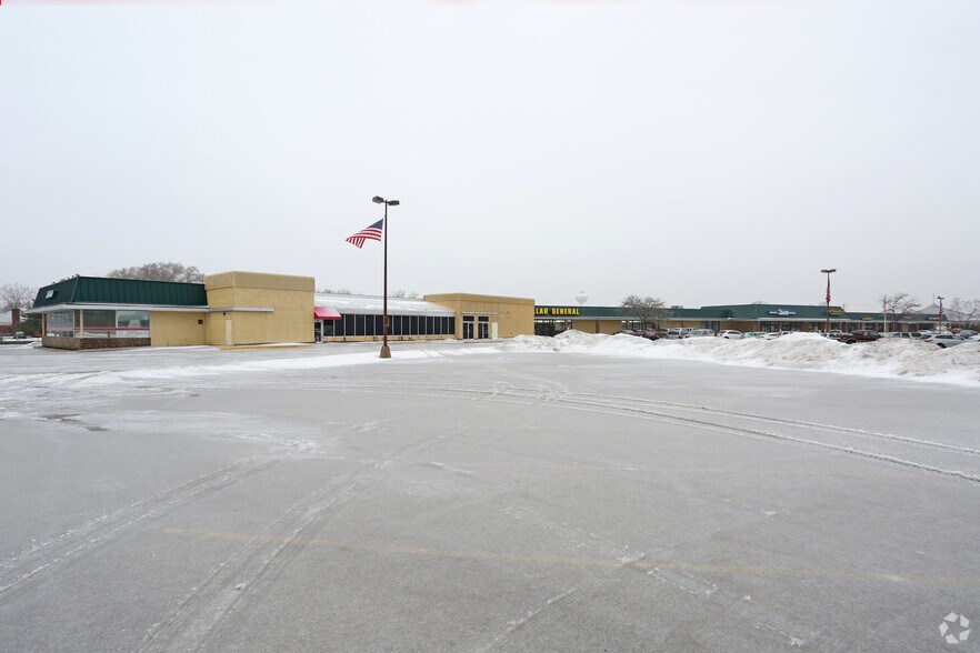 More Photos Of 831-937 Greenridge Ct, Mukwonago Unknown For Lease