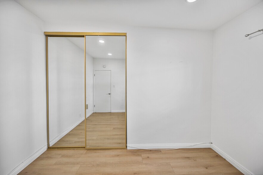 More Photos Of 1826-1828 12th St, Manhattan Beach Apartments For Sale