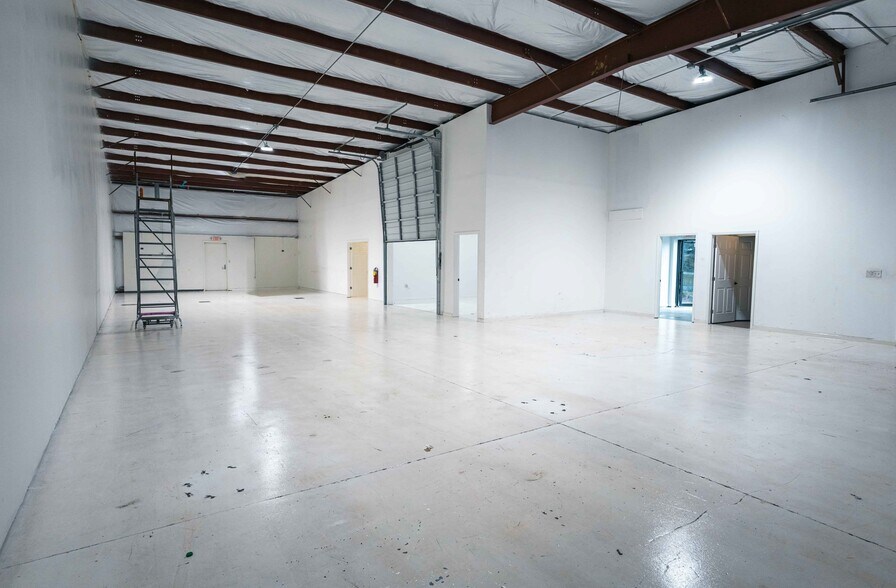 More Photos Of 3620 Burnette Park Dr, Suwanee Light Distribution For Lease