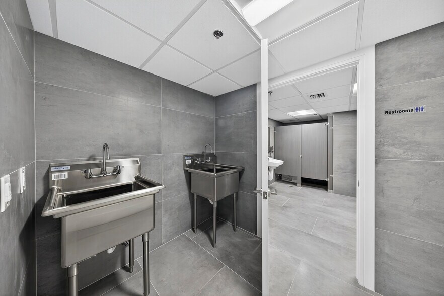 More Photos Of 3111 W Mcnab Rd, Pompano Beach Manufacturing For Lease