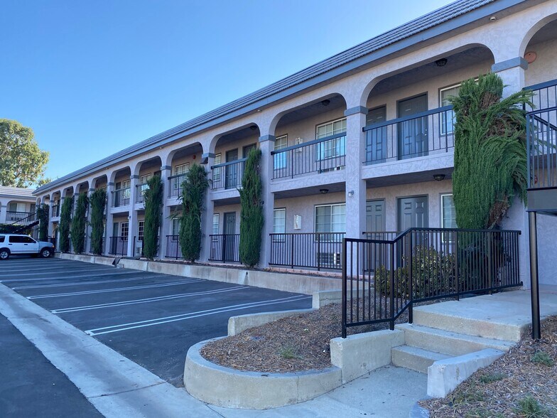Primary Photo Of 4780 W Mission Blvd, Montclair Office Residential For Lease