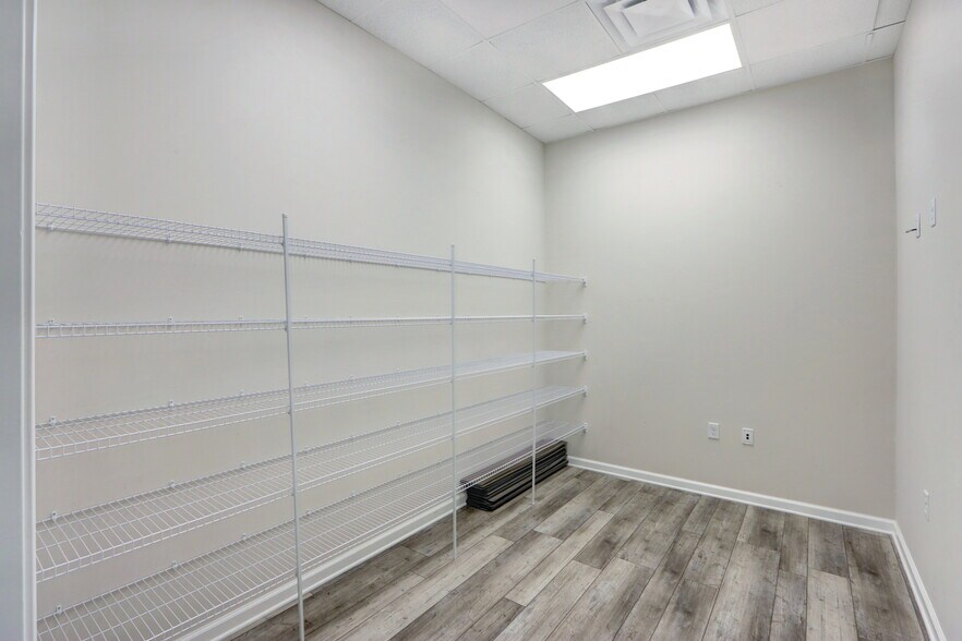 More Photos Of 107 Grand Central Blvd, Pooler Freestanding For Lease