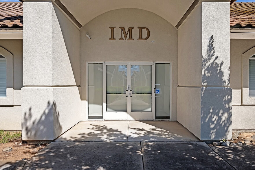 More Photos Of 8109 Laguna Blvd, Elk Grove Medical For Sale