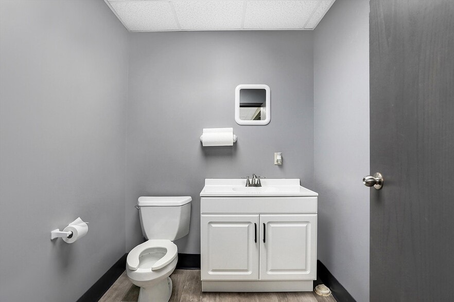 More Photos Of 615 Russell Ave, Indianapolis Medical For Sale