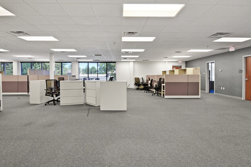 More Photos Of 9512 Sunbeam Center Dr, Jacksonville Office For Lease