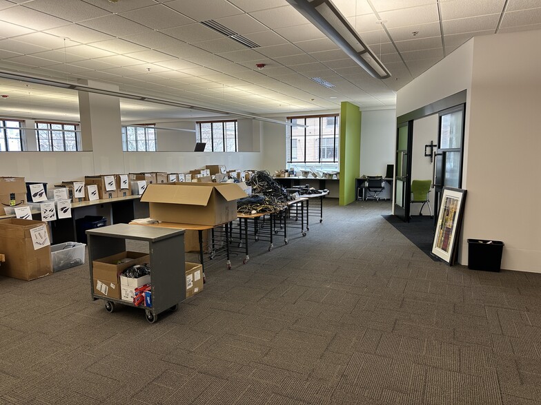 More Photos Of 85 E 8th St, Holland Medical For Lease