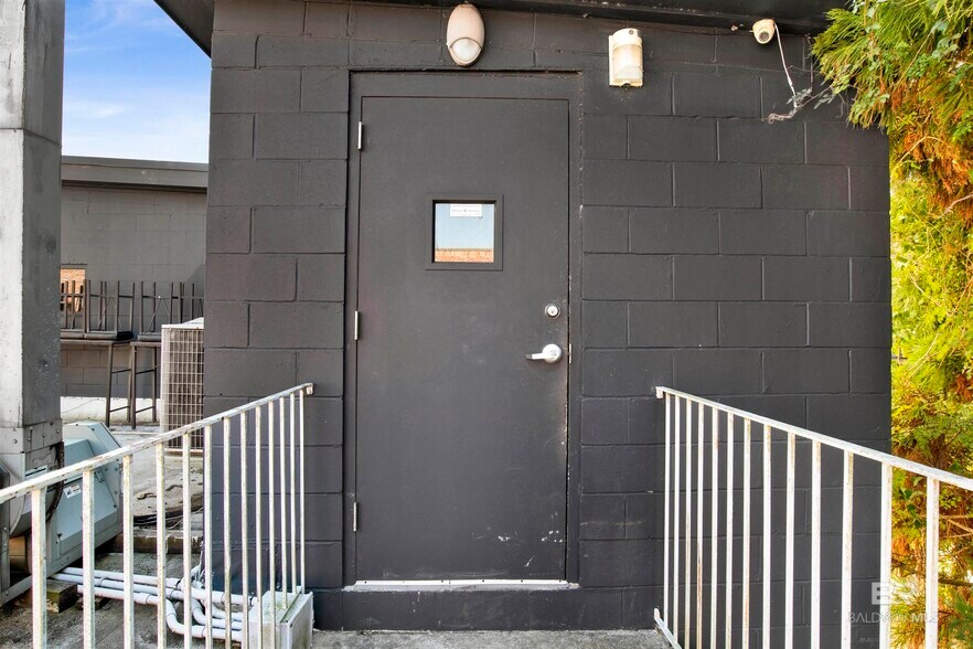 More Photos Of 61 N Section St, Fairhope Restaurant For Lease