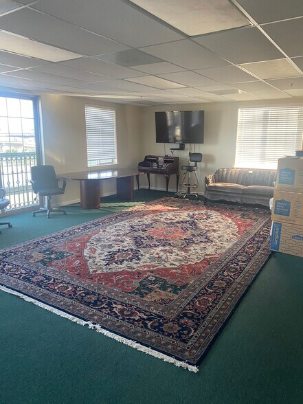 More Photos Of 5220 Neroly Rd, Oakley Self Storage For Lease