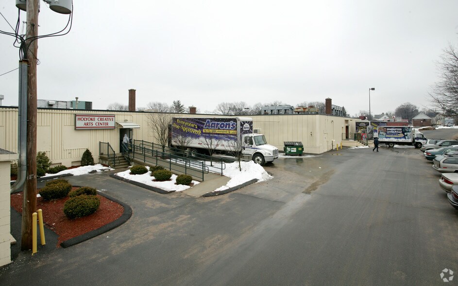 More Photos Of 209-235 South St, Holyoke Freestanding For Lease
