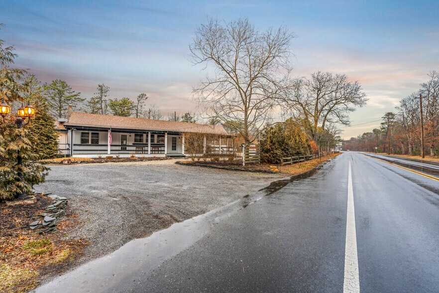 More Photos Of 412 Montauk Hwy, East Quogue Freestanding For Sale