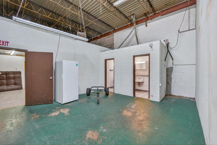 More Photos Of 5201 Lakeland Ave N, Minneapolis Industrial For Sale