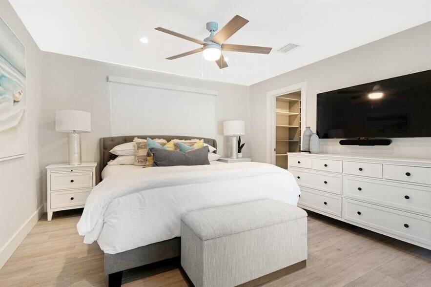 More Photos Of 5821 NE 14th Way, Fort Lauderdale Flex For Sale