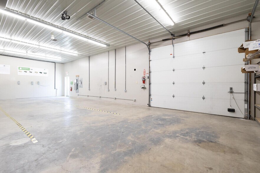 More Photos Of 66850 Executive Dr, Saint Clairsville Warehouse For Lease