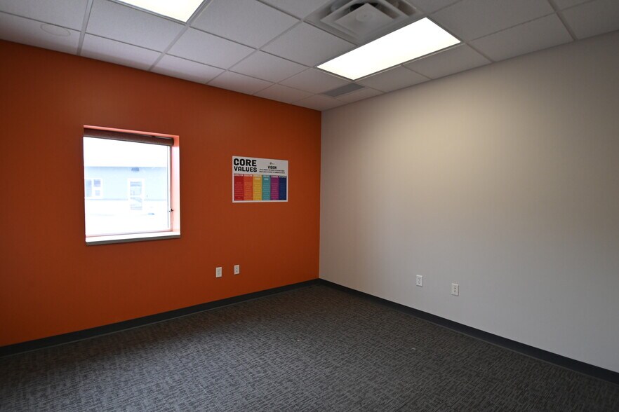 More Photos Of 1501 21st Ave N, Fargo Light Manufacturing For Lease