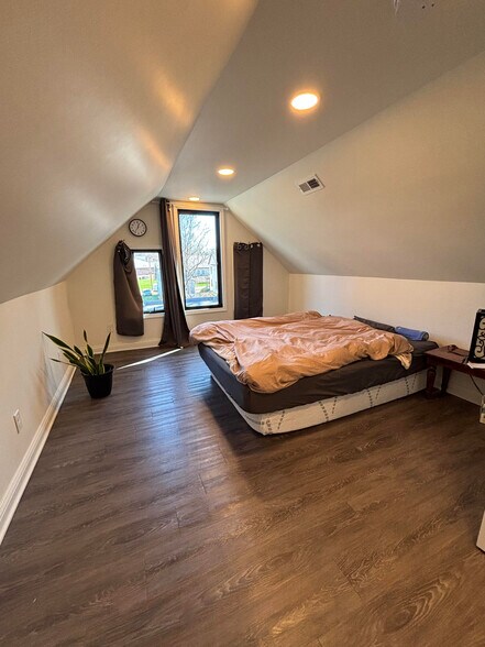 More Photos Of 4804 Whetsel Ave, Cincinnati Storefront Retail Residential For Sale