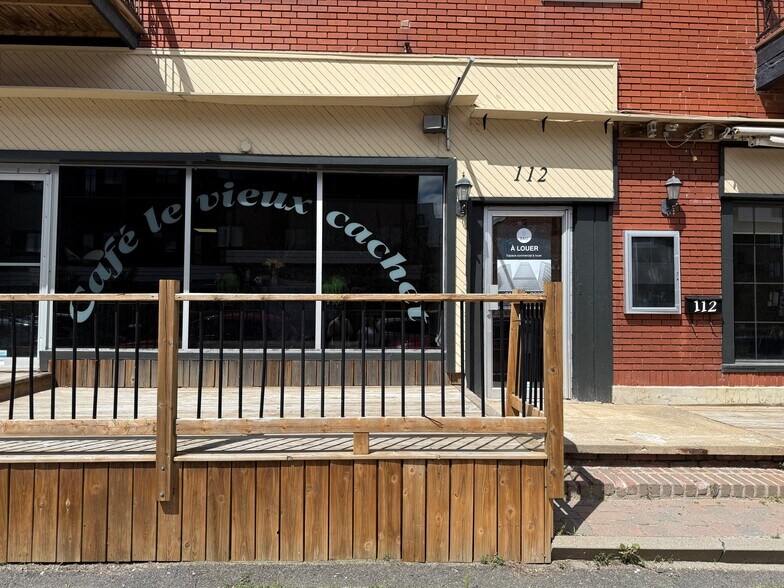 Primary Photo Of 112 Rue Principale E, Sainte-agathe-des-monts Storefront Retail Residential For Lease