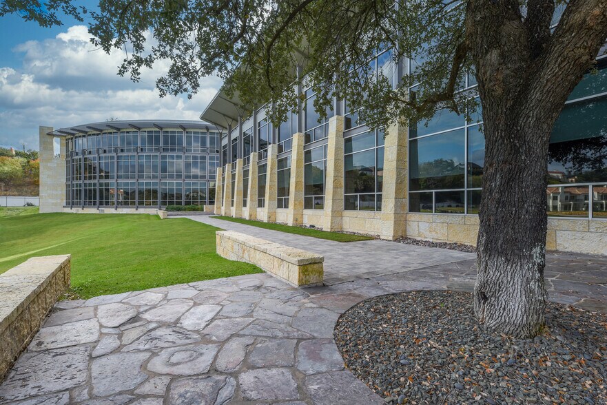 More Photos Of 200 E Basse Rd, San Antonio Office For Lease