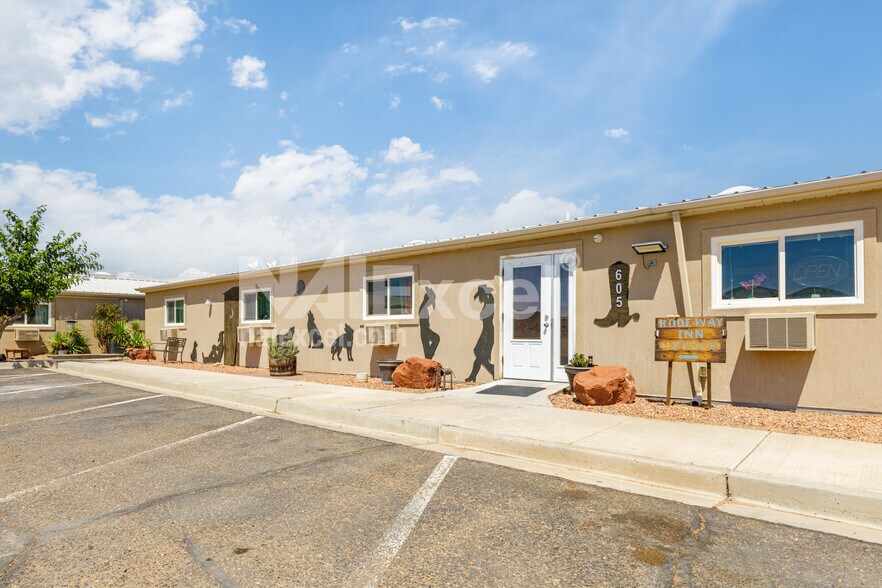More Photos Of 605 S Independence Dr, Big Water Hotel For Sale