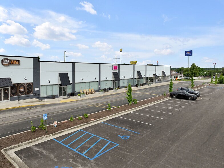 More Photos Of 401 Outlet Center Dr, Georgetown General Retail For Lease