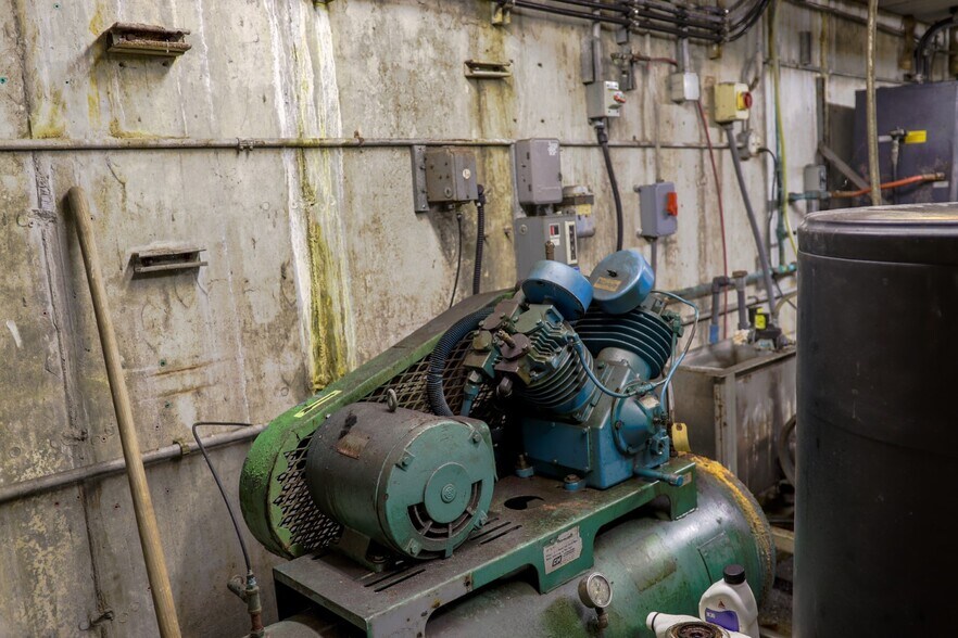 More Photos Of 1200 Janesville Ave, Fort Atkinson Carwash For Sale