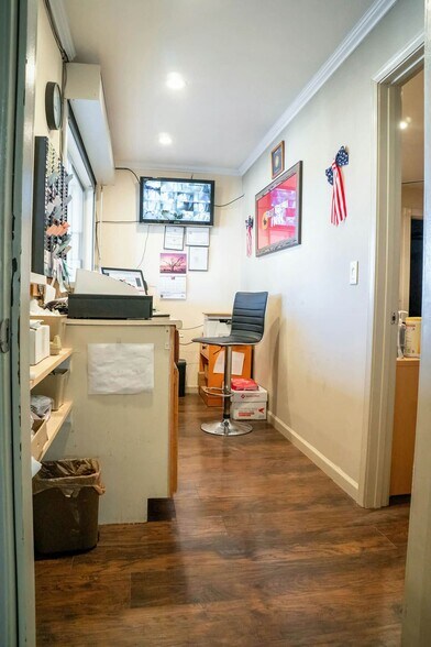 More Photos Of 201 Continental Dr, Junction City Hotel For Sale