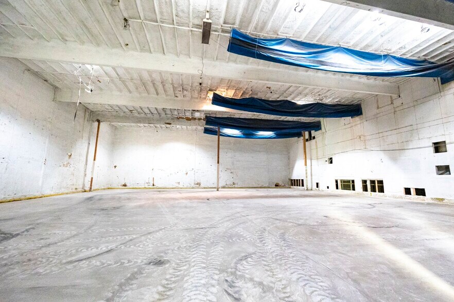 More Photos Of 200 N Uruapan Way, Dinuba Warehouse For Sale