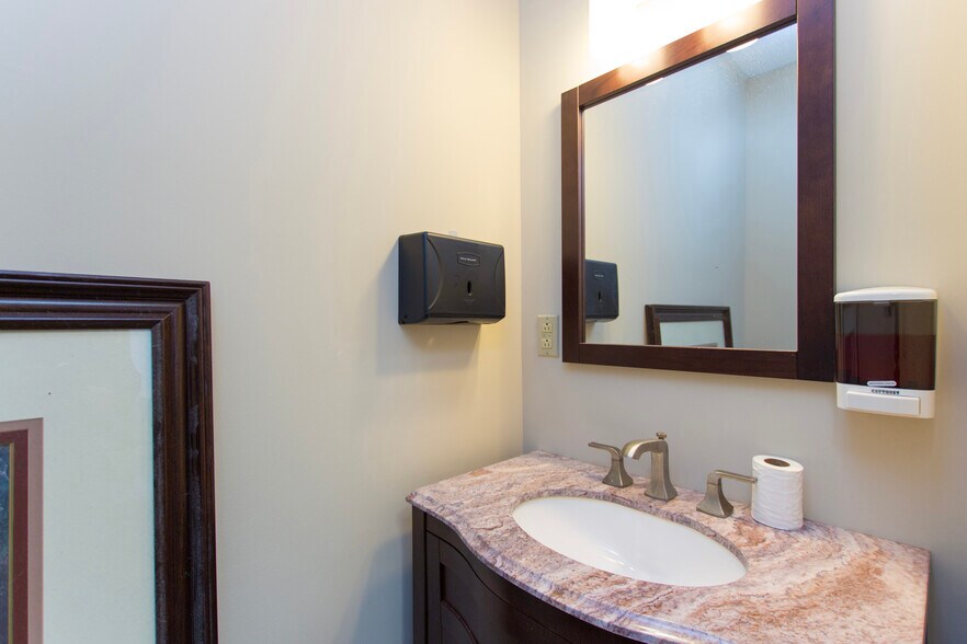 More Photos Of 333 Whitesport Dr, Huntsville Medical For Lease