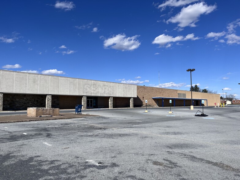 Primary Photo Of 4600 Jonestown Rd, Harrisburg Department Store For Lease