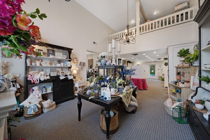 More Photos Of 4120 Main St, Hilliard Freestanding For Sale