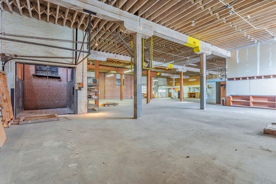 More Photos Of 706 SW 3rd St, Oklahoma City Warehouse For Sale