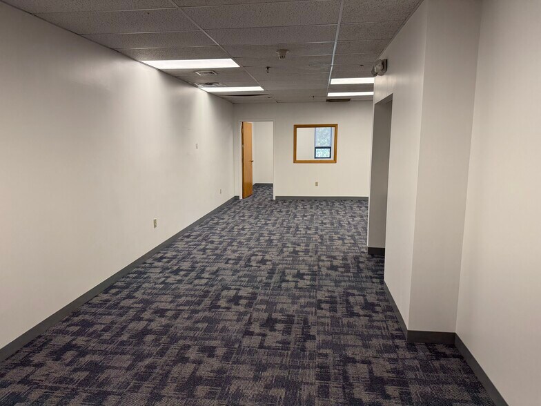 More Photos Of 110 Winn St, Woburn Office For Lease