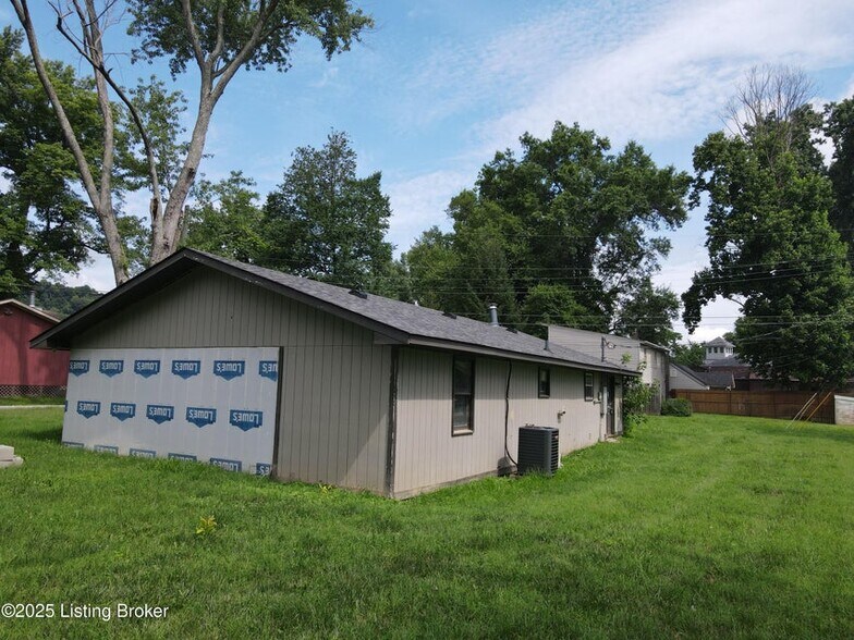 More Photos Of 6320 Jefferson St, Westport General Retail For Sale